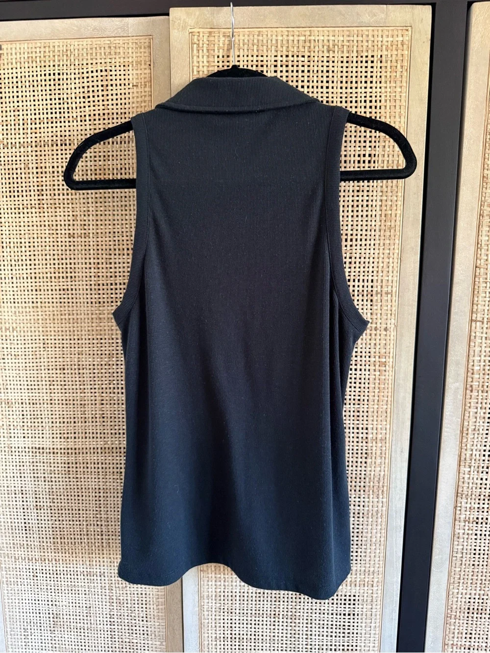 Evereve Black Collared Button-Front Sleeveless Tank - Picture 2 of 7